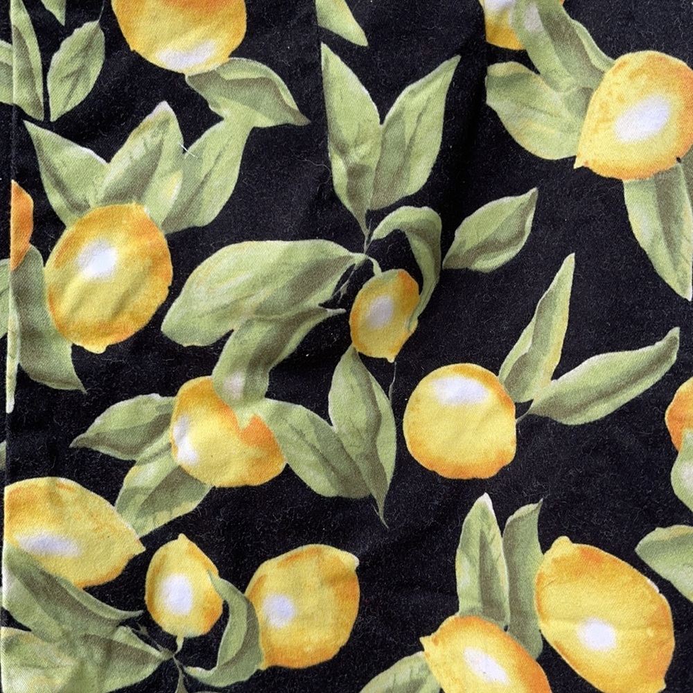LAST CHANCE! F21 Lemon Print Shorts 🍋 - Picture 2 of 5